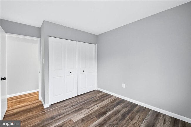 Building Photo - 6901 Vantage Dr