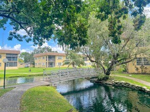 Building Photo - 5140 SW 40th Ave