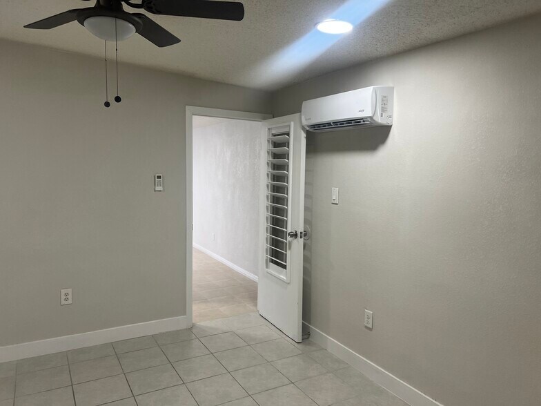 Building Photo - 4011 Placita Ave