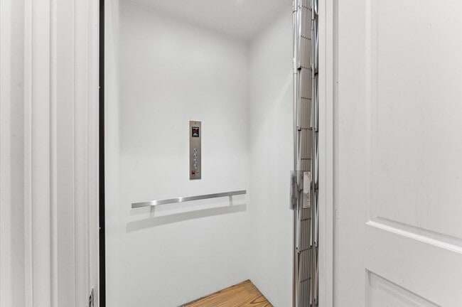 Building Photo - 2222 Nantucket Dr