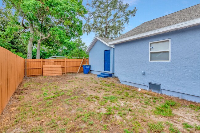 Building Photo - 1515 Sadlon Ave