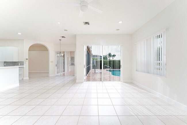 Building Photo - 12630 Torbay Dr