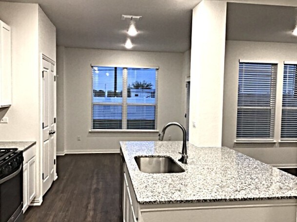 Building Photo - 2725 Wolfcreek