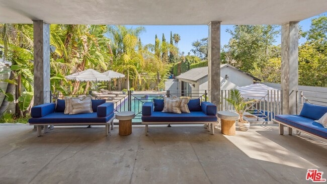 Building Photo - 1724 N Sierra Bonita Ave