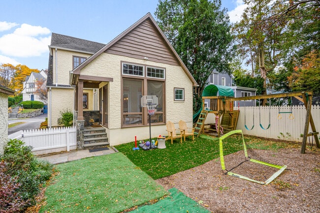 Building Photo - 39 Hillcrest Ave