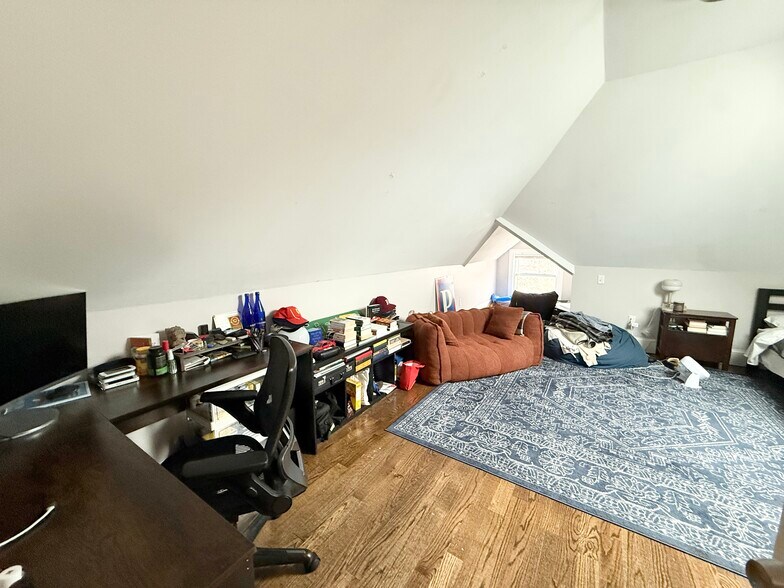 Building Photo - 91 Hillside St