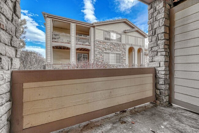 Building Photo - $2,040.95, 2 bed, 2 bath Condo located in Aurora with Central AC and In Unit Laundry