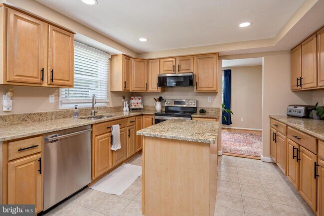 Building Photo - 15005 Narrows Ln