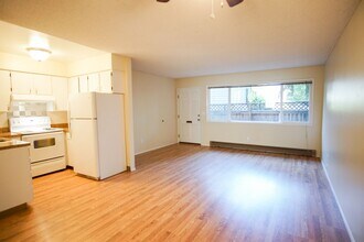 Building Photo - Sullivan's Gulch 1 Bed w/Hardwoods & Walk-...