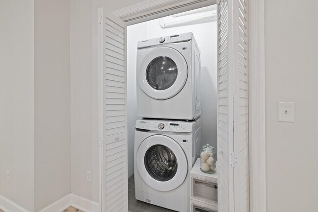 Building Photo - 260 Palisade Ave