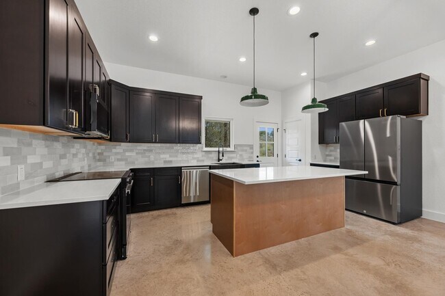 Building Photo - 830 Woodland Hills Dr