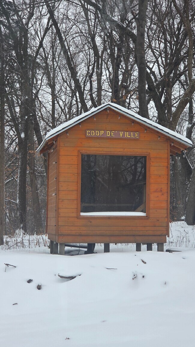 Building Photo - 9500 Fox Valley Dr