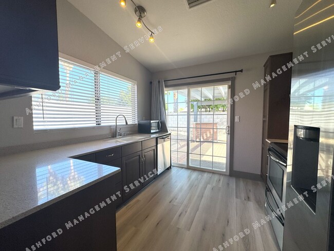 Building Photo - BEAUTIFULLY REMODELED 3 BEDROOM HOME WITH ...