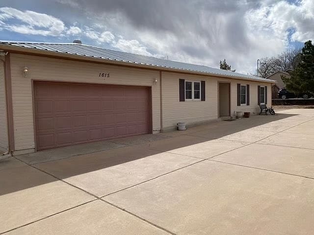 Building Photo - 1615 Mesita Ln