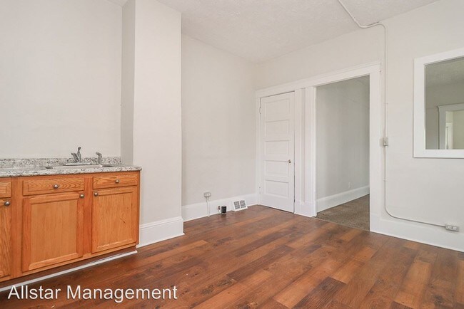 Building Photo - 2810 Woodbridge Ave