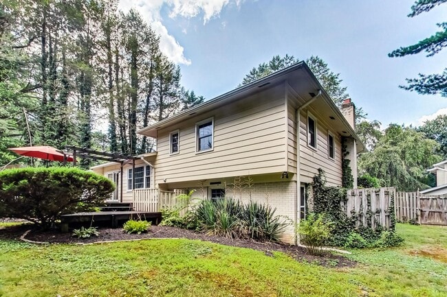 Building Photo - Nice SF 4bed+ 3 bath / close to Metro
