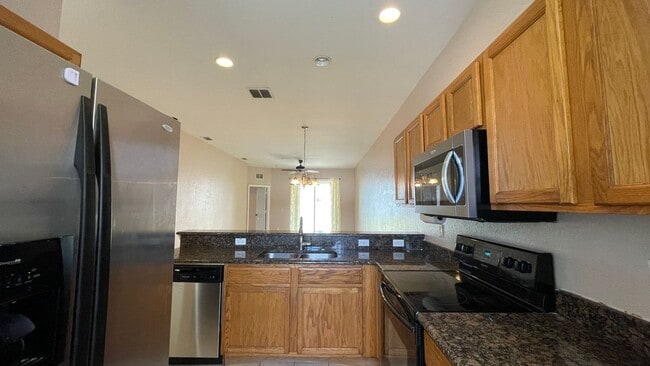 Building Photo - 506 Parsley Ct