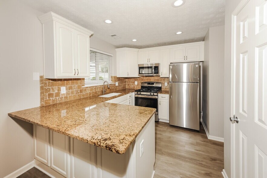 Building Photo - 1255 W Oaks Way