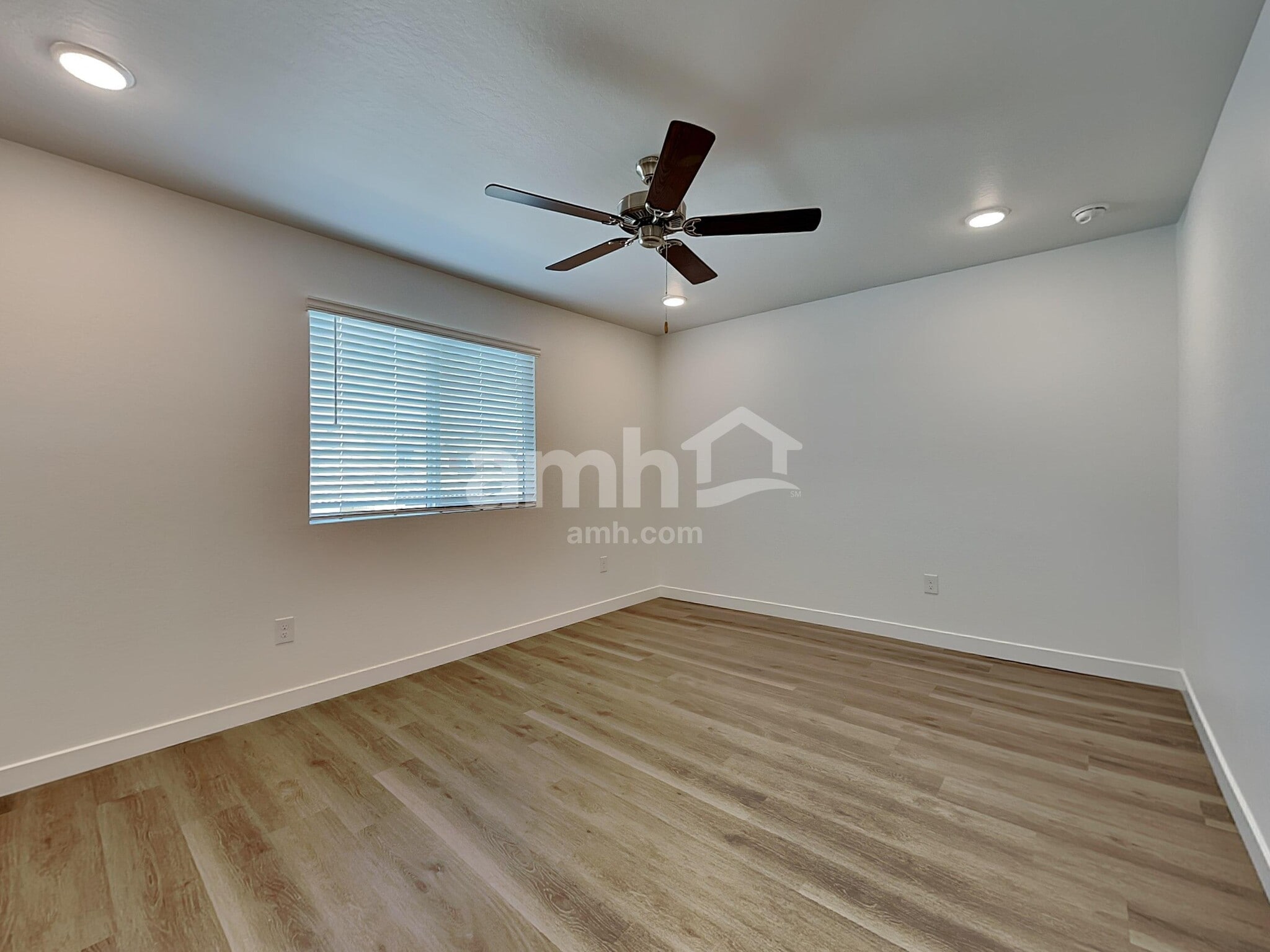 Building Photo - 9721 W Tamarisk Ave