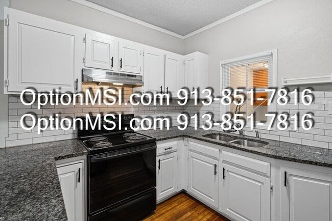 Building Photo - West Plaza!!!