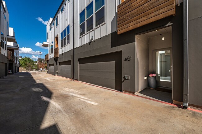 Building Photo - 1510 N Washington Ave
