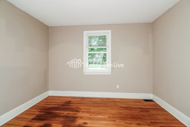 Building Photo - 1525 Abbot Rd