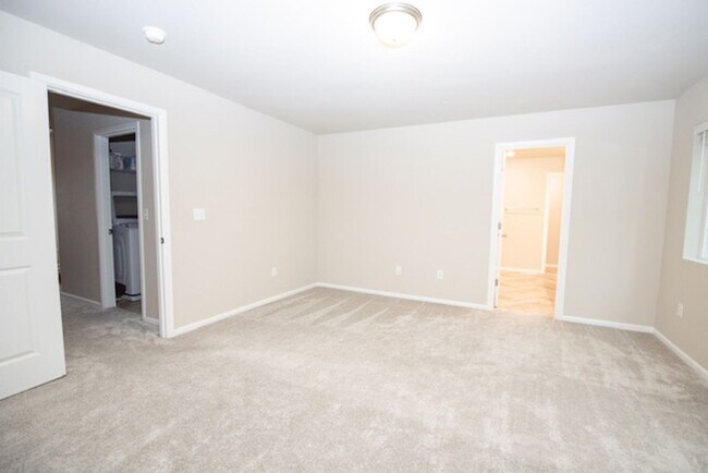 Building Photo - Nearly New Dupont Home 3bed and 2.5 Bath 1940 sq ft