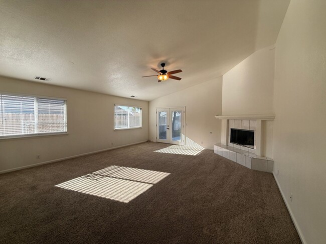 Building Photo - Rolling Hills Single Story Home Includes All Basic Utilities