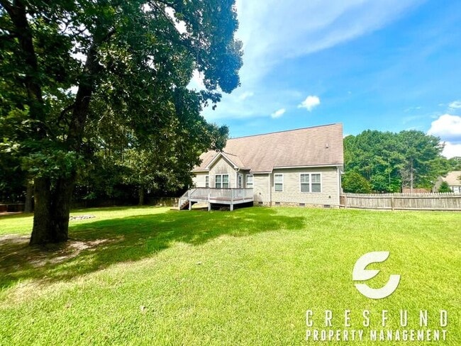Building Photo - Conveniently Located Close to RALEIGH/RDU/...