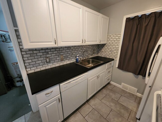 Building Photo - 2 bed 1 bath North Ferndale ranch - SPECIAL OFFER $0 RENT FOR THE REST OF DECEMBER