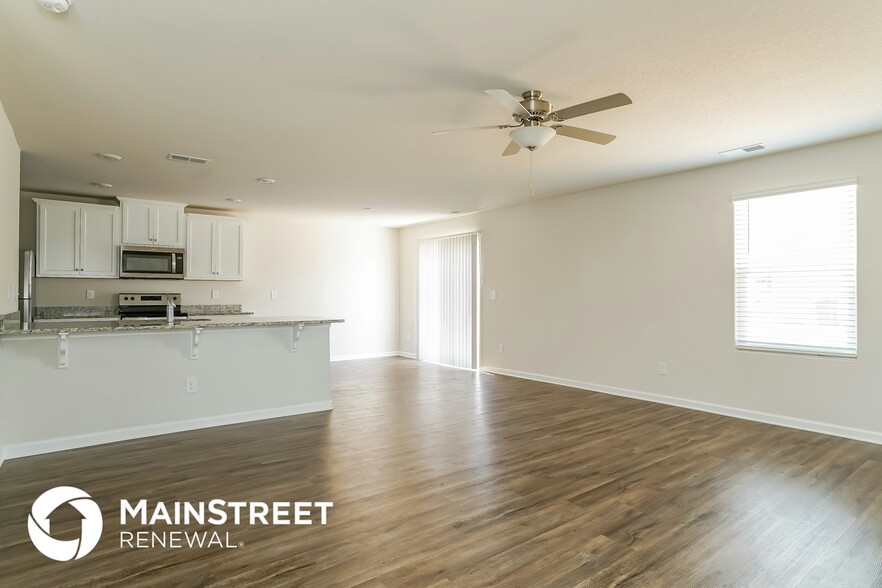 Building Photo - 300 Gourd St