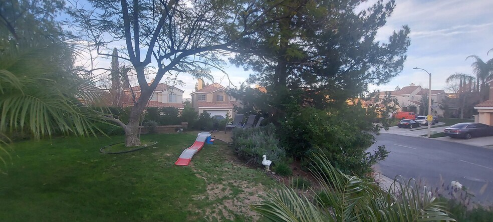 Building Photo - 25919 San Clemente Dr