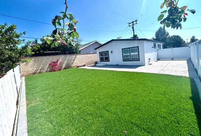 Building Photo - 721 Wellesley Ct