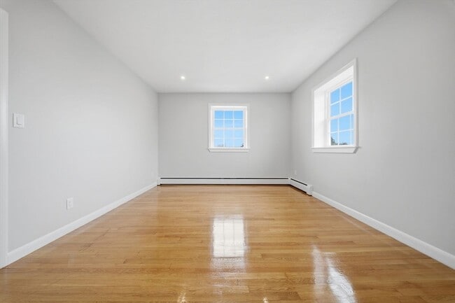 Building Photo - 11 Schubert St