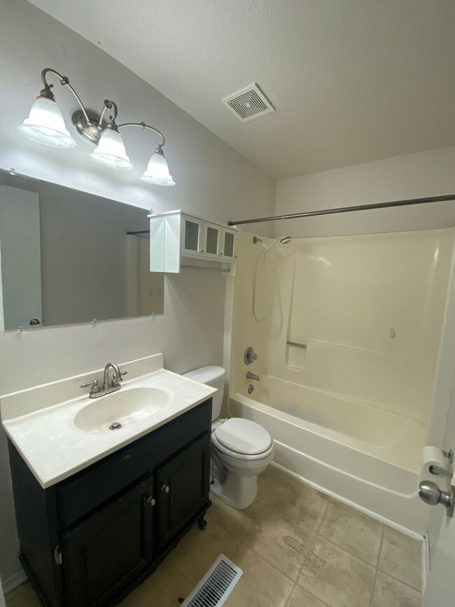 Building Photo - Spacious 2 Bedroom Condo in Ankeny!