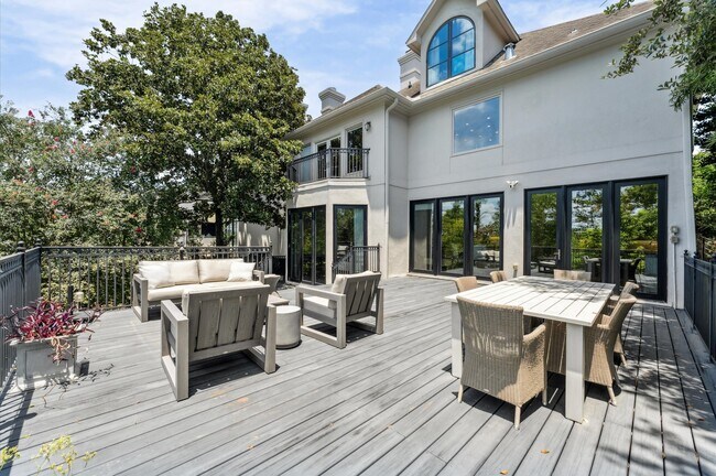 Building Photo - 7 Marilane St