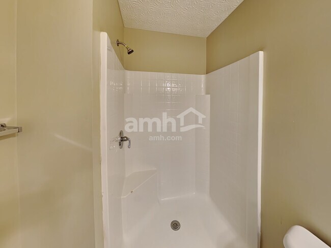 Building Photo - 5525 Village Grove Ln