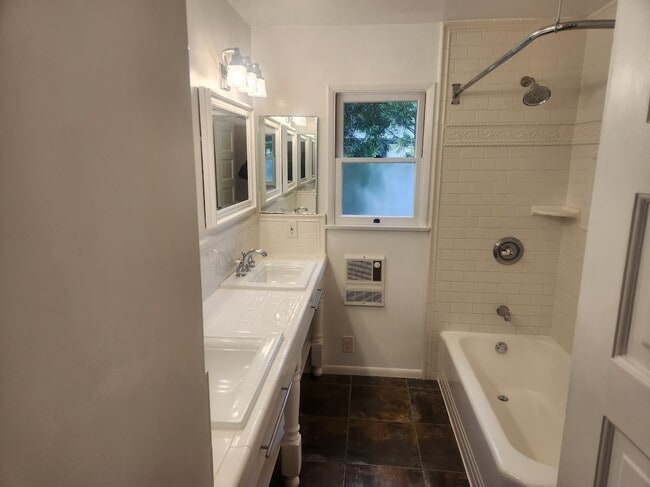 Building Photo - 522 Avalon Dr