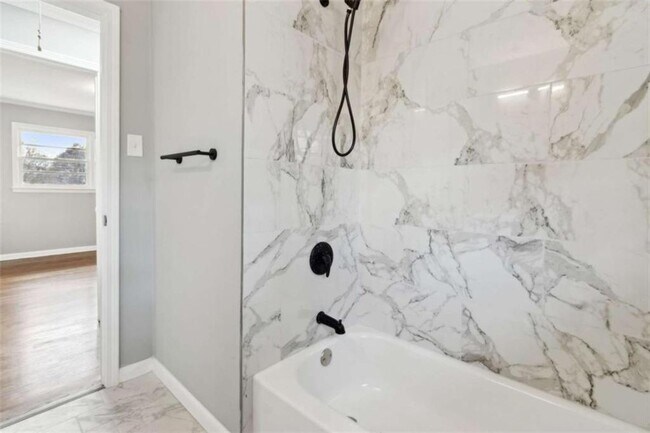 Building Photo - 269 Elks St