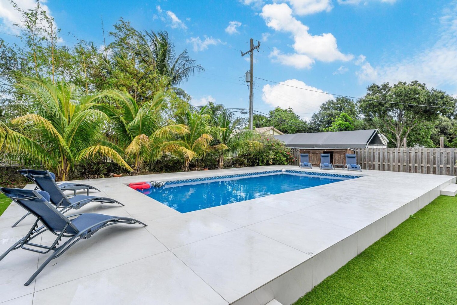 Building Photo - 809 SW 14th Ct