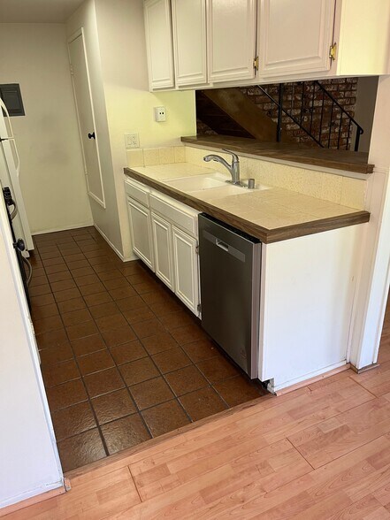 Building Photo - 5977 Nelda St