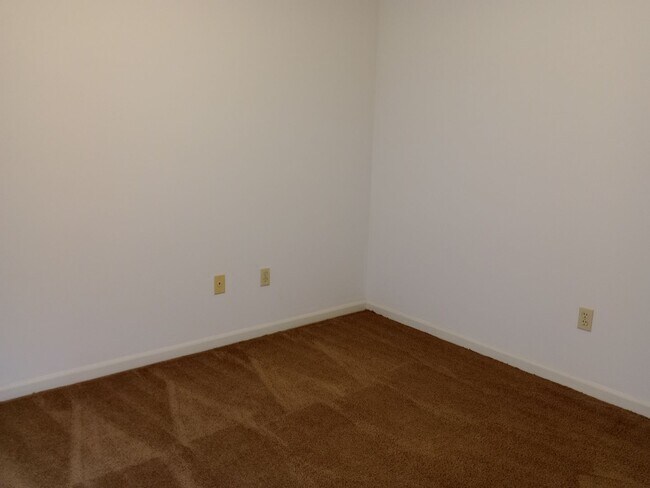 Building Photo - 210-210 Nikki Way