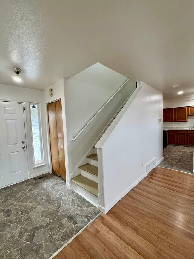 Building Photo - 9 76th St SE