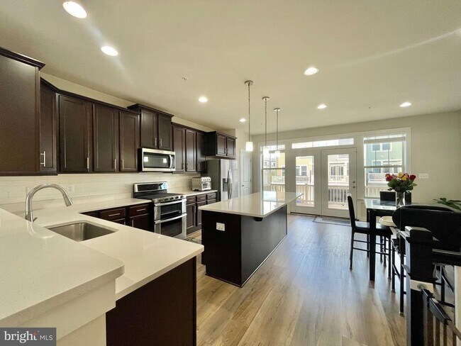Building Photo - 8608 Shady Pines Dr