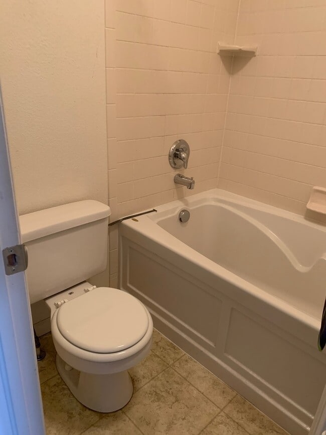 Building Photo - Beautiful 2 Bedroom, 2.5 Bath Townhome for Rent in Loveland!