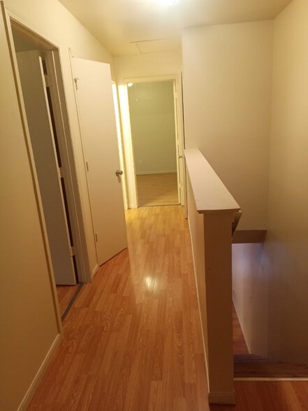 Building Photo - 626 Palisades Dr
