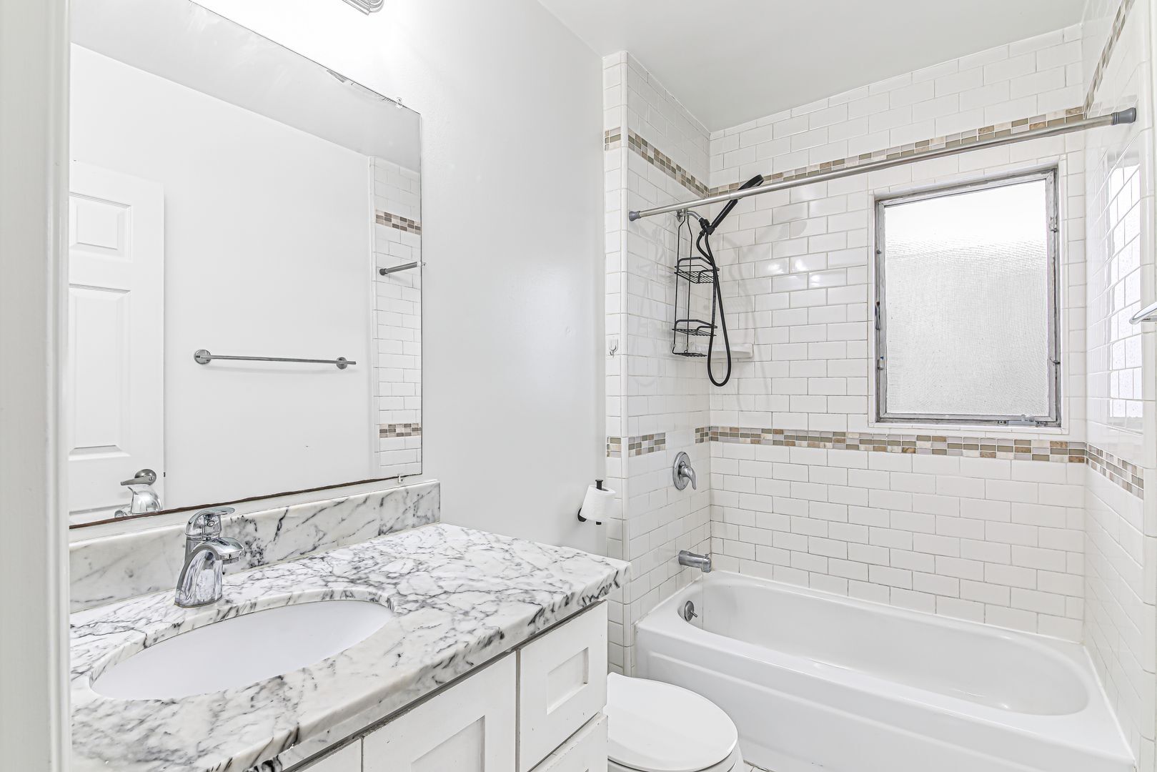 Building Photo - 809 Flora Dr