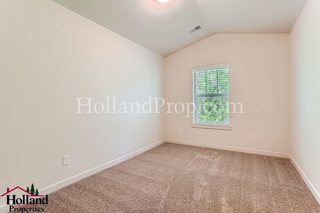 Building Photo - **New Lower Price** Charming 3-Bedroom Ope...
