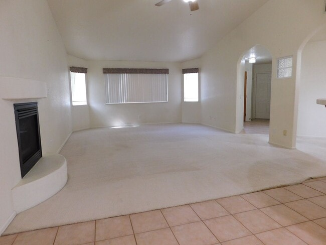 Building Photo - Spacious in Shadowbrook Sub-division