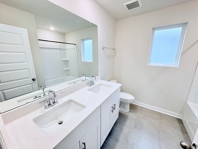 Building Photo - 220 Coulter Ct